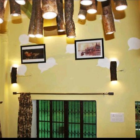 Monalisa Hostel Varanasi Exterior photo